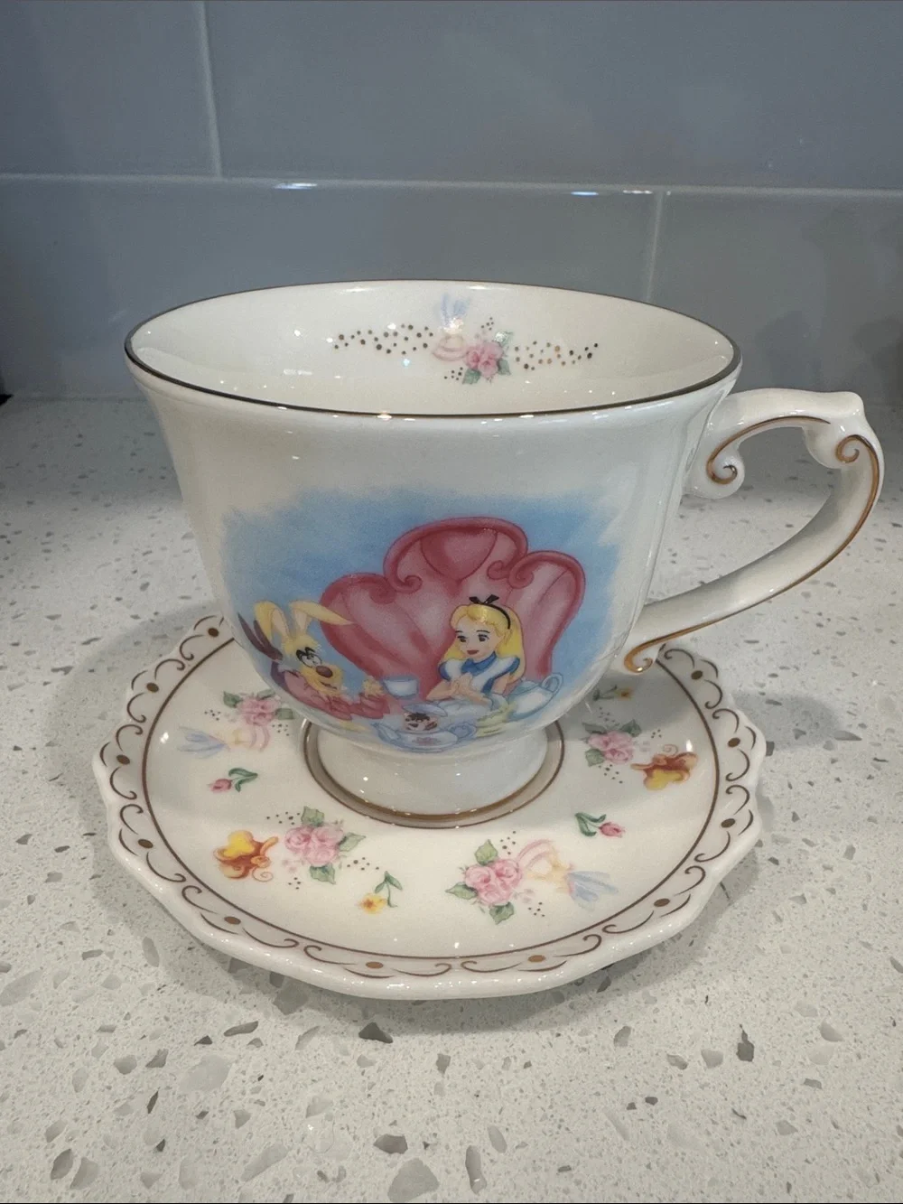 Like New | Disney | Alice in Wonderland Cheshire Cat | Teapot Cups & Saucers Set